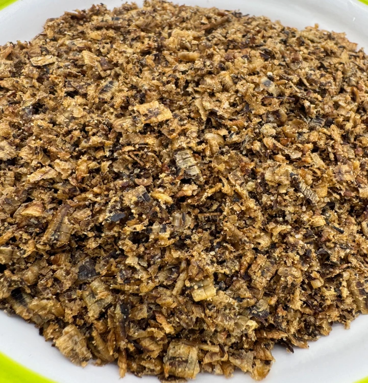 Robaki na ryby UMAMI gruba mączka robak Method Feeder 1kg zanęta białko 40%